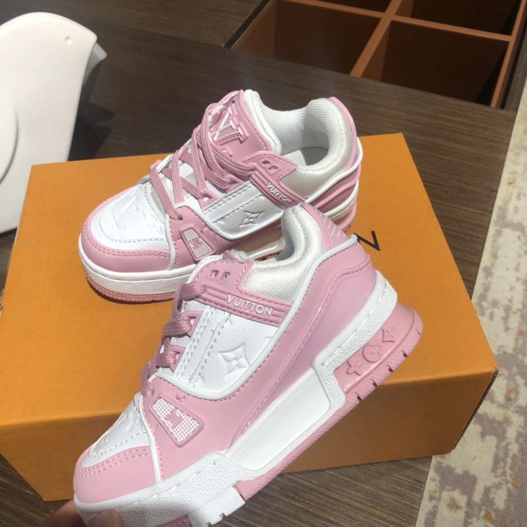 Children's shoes child